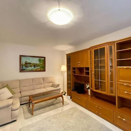 Lovely & Quiet 1-Bedroom Condo With Free Parking Bucharest Exterior photo